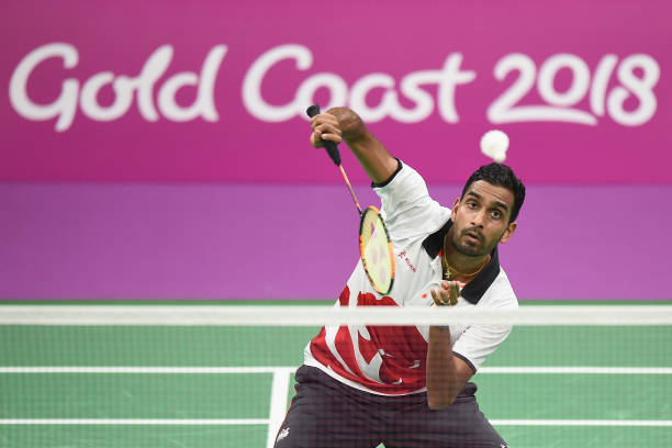 羽毛球雙打發(fā)球?qū)崙?zhàn)應(yīng)用：配合搭檔搶占先機(jī)