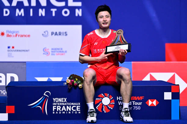 羽毛球發(fā)球步法常見錯誤及糾正方法