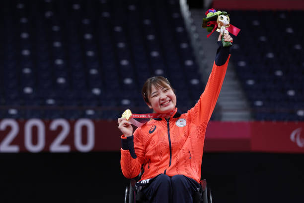 羽毛球場地面積與設施要求：專業(yè)比賽與業(yè)余場地的區(qū)別