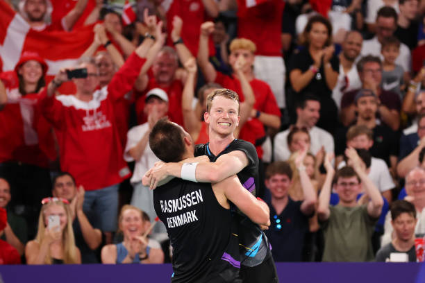 蔡侑玎身高引熱議，官方數(shù)據(jù)VS網(wǎng)友目測