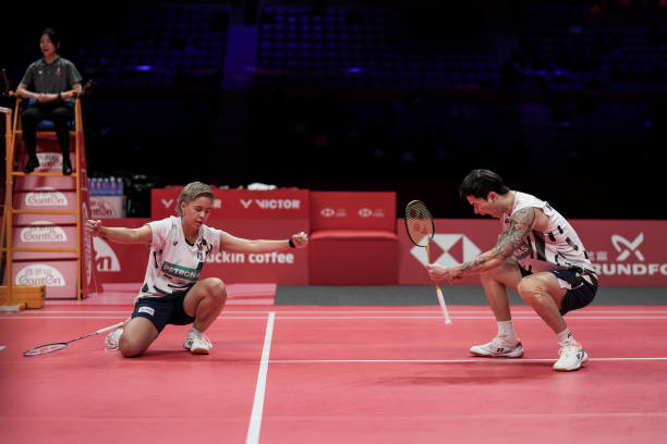 羽毛球正手發(fā)球教學(xué)：從握拍到發(fā)力的關(guān)鍵要點(diǎn)