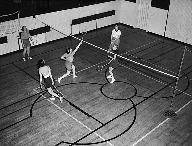 兒童羽毛球拍材質(zhì)對比：鋁合金 vs 碳纖維，哪個(gè)更適合？