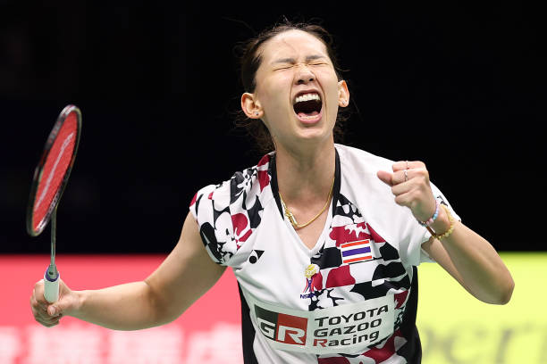 專業(yè)教練示范：兒童羽毛球正手發(fā)球5步速成法