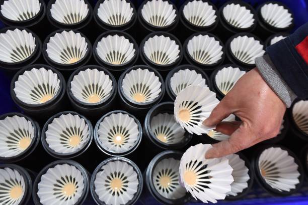 從零開始學(xué)發(fā)球：羽毛球基礎(chǔ)發(fā)球姿勢圖解與視頻詳解