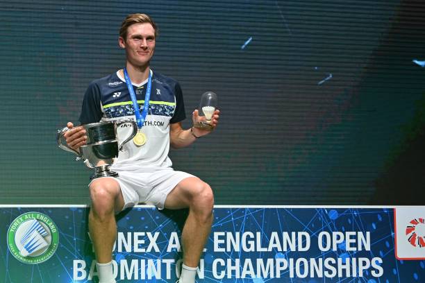 羽毛球發(fā)球姿勢與規(guī)則：避免犯規(guī)的關(guān)鍵要點