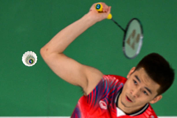 羽毛球扣殺時，擊球點到底該在哪兒？