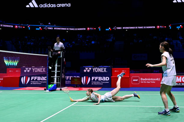 羽毛球單打與雙打的核心競賽規(guī)則對(duì)比