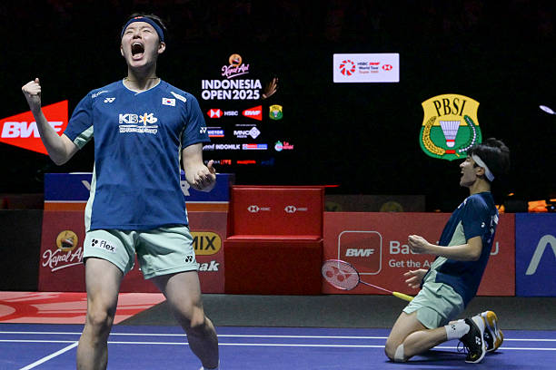 羽毛球發(fā)球高度規(guī)則：如何避免過(guò)腰違例？