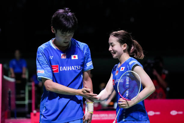 羽毛球發(fā)球技巧大全：高遠(yuǎn)球、短球、平快球圖解教學(xué)