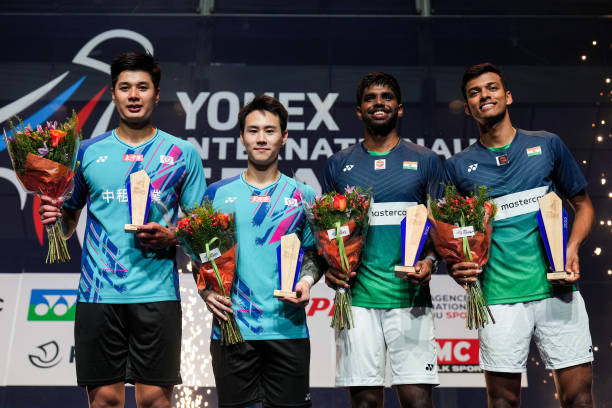 正手發(fā)球與反手發(fā)球?qū)Ρ龋耗姆N更適合初學(xué)者？