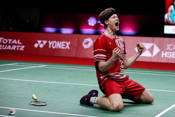 如何利用出界戰(zhàn)術(shù)？羽毛球單打心理博弈解析