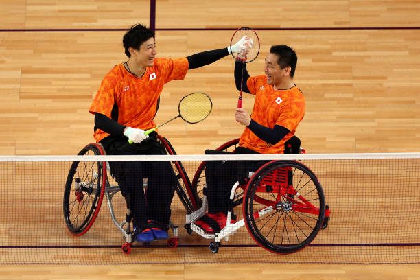 羽毛球比賽規(guī)則2021版：發(fā)球、換邊、計(jì)分全攻略