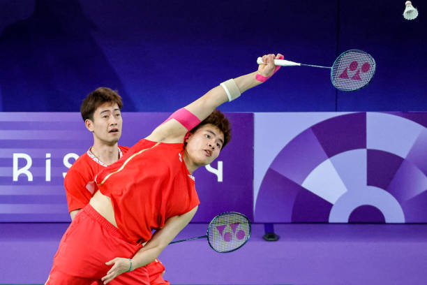 羽毛球發(fā)球技巧大全：正手、反手與假動(dòng)作教學(xué)