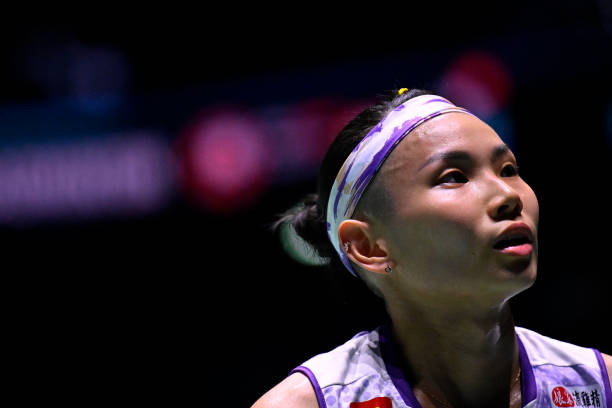 羽毛球發(fā)球基礎(chǔ)教學(xué)：正手與反手發(fā)球詳解