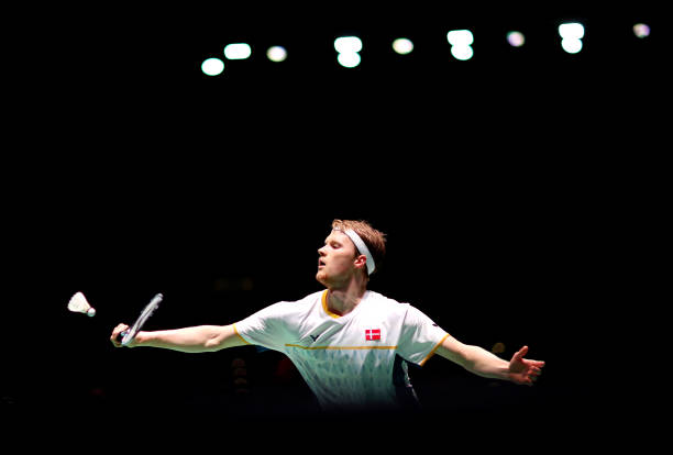 黑馬逆襲！羽毛球總決賽爆冷奪冠