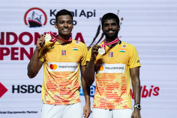 羽毛球單打與雙打比賽規(guī)則差異對比