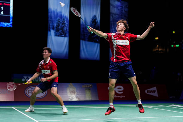 李寧和尤尼克斯羽毛球拍實測：哪款性價比更高？