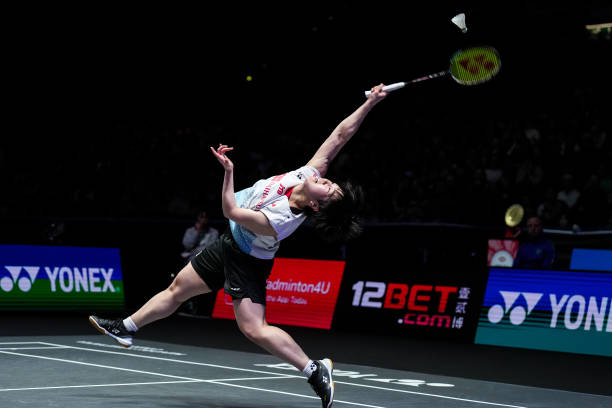 左右腳站位決定勝負(fù)：?jiǎn)未蛑械墓シ擂D(zhuǎn)換技巧