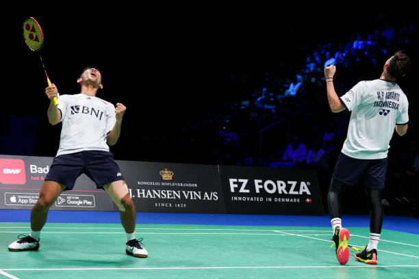 羽毛球場地邊界線：單打窄還是雙打?qū)挘?></a>
                        </div>
                        <div   id=