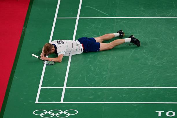 羽毛球場(chǎng)地邊界線詳解：?jiǎn)未蚺c雙打規(guī)則圖解