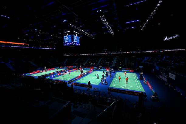 專業(yè)教練 vs 網(wǎng)紅博主：羽毛球視頻教學(xué)誰(shuí)更靠譜？