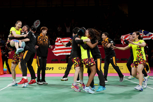 羽毛球發(fā)球規(guī)則圖解：從站位到落點(diǎn)的關(guān)鍵要點(diǎn)