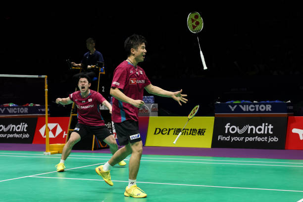 輕便還是耐用？小學(xué)生羽毛球拍選購(gòu)全攻略