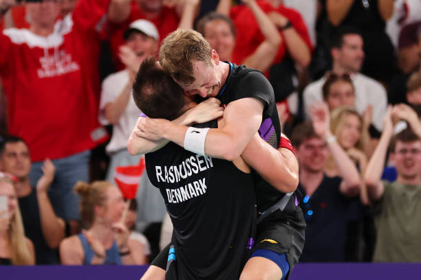 如何通過品牌官網(wǎng)或客服查詢羽毛球拍型號(hào)？