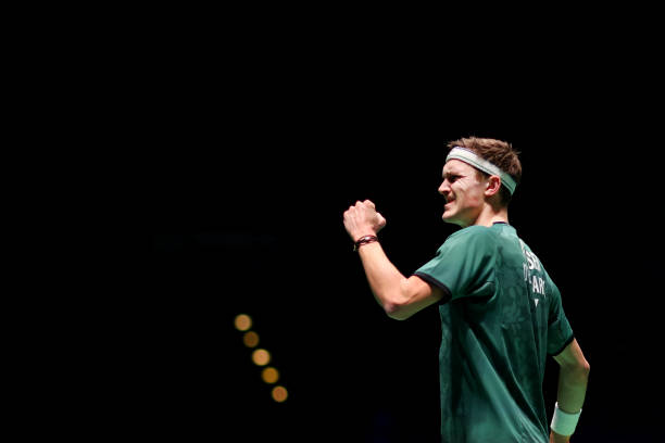 專業(yè)選手的高遠(yuǎn)球握拍秘訣，讓你擊球更遠(yuǎn)更準(zhǔn)