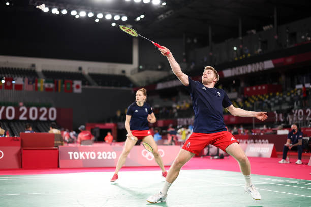 羽毛球發(fā)球術(shù)語中的常見錯誤及糾正方法