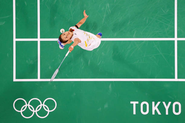 羽毛球拍磅數(shù)對比：低磅vs高磅，哪種更適合你的打法？