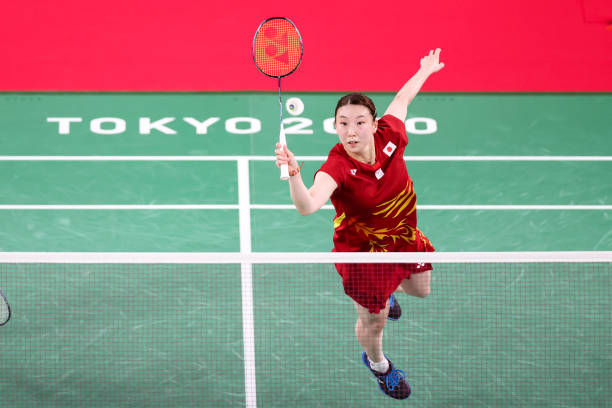 羽毛球愛好者必看：?jiǎn)未蚺c雙打裝備選擇有何不同