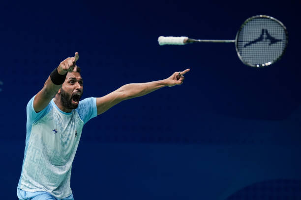 羽毛球比賽中的出界規(guī)則詳解：線內(nèi)還是線外？