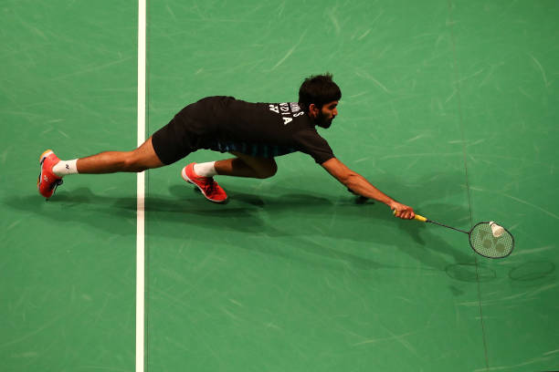 羽毛球步伐圖解：?jiǎn)未蚺c雙打步伐的差異詳解