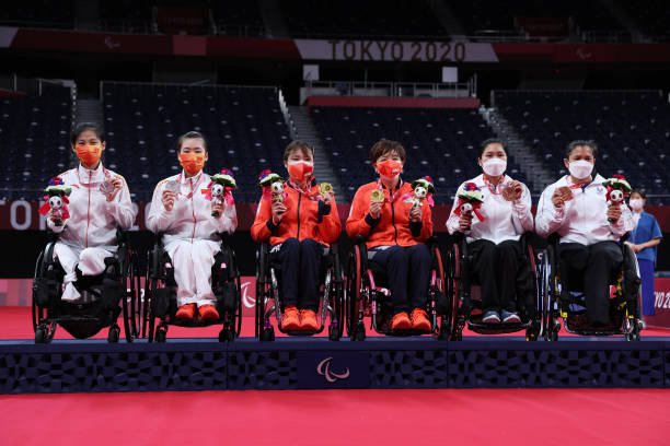 羽毛球新手入門：握拍、發(fā)球與步法全解析