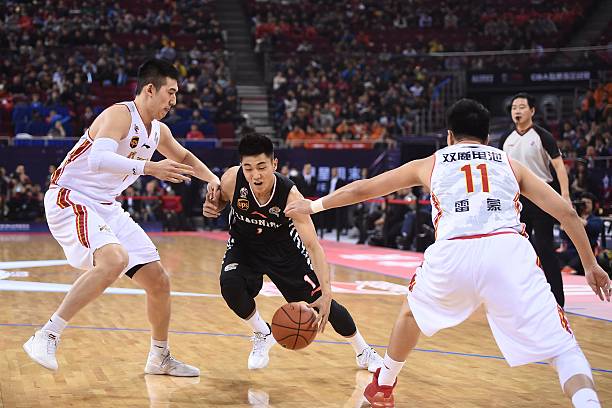 從NBA到業(yè)余比賽：二次運(yùn)球規(guī)則的統(tǒng)一性與例外情況