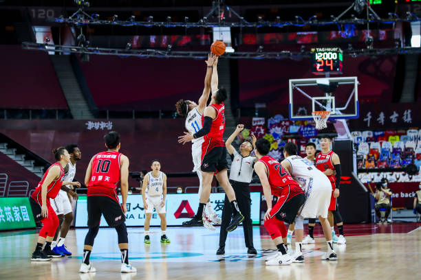 保護(hù)腳踝還是提升彈跳？中鋒鞋的功能解析