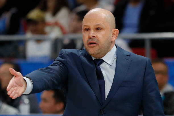 哈登霸氣后撤步，三分線外無人可防！