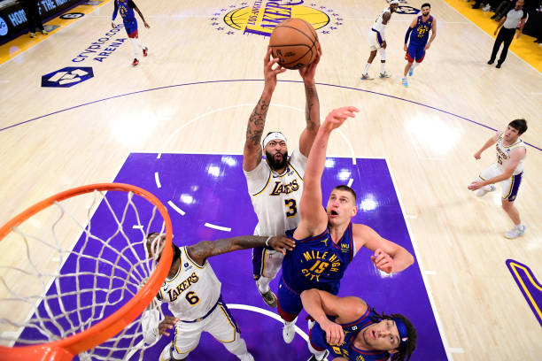 爭議判罰回放：籃球場上的關(guān)鍵時(shí)刻