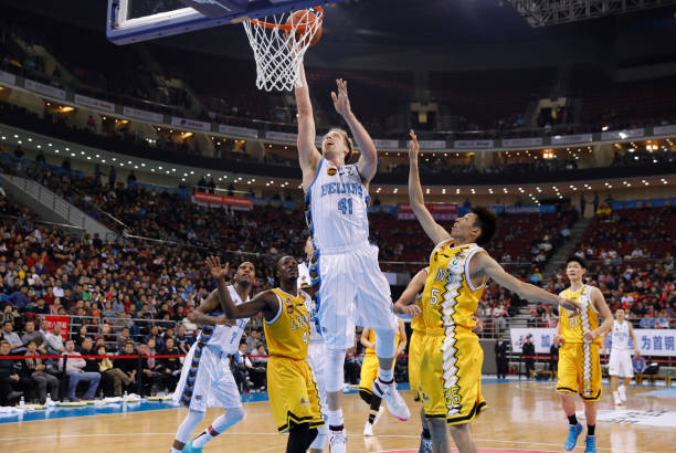 菲律賓籃球聯(lián)賽積分榜最新動態(tài)：強(qiáng)隊領(lǐng)跑，黑馬崛起