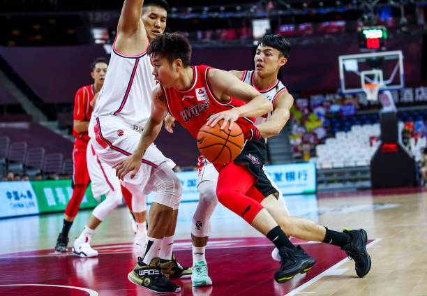 得分后衛(wèi)與球隊戰(zhàn)術：如何配合隊友打出高效進攻？