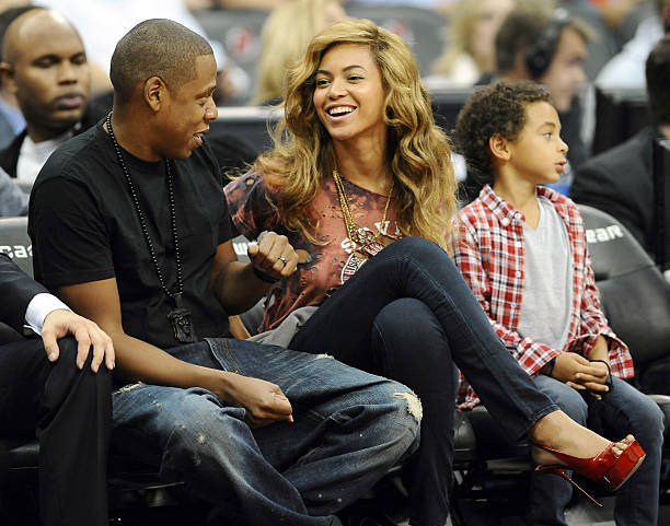 籃球比賽中的技術(shù)犯規(guī)、進(jìn)攻犯規(guī)與防守犯規(guī)詳解