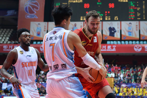 助攻榜排名預(yù)測(cè)：誰(shuí)能最終登頂本賽季助攻王？