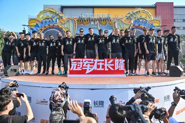 籃球位置指南：控衛(wèi)、分衛(wèi)、小前、大前和中鋒的區(qū)別