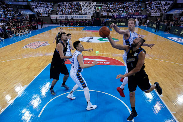 拉塞爾女孩：一個關(guān)于勇氣與自我發(fā)現(xiàn)的成長故事