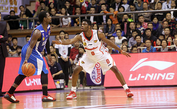 易建聯(lián)結(jié)婚年齡與職業(yè)生涯的關(guān)聯(lián)分析