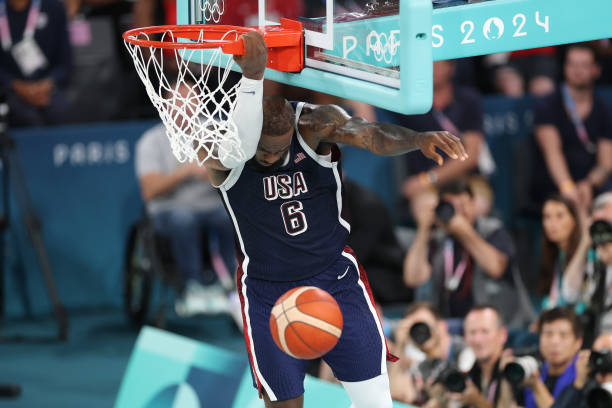 籃球入門必學(xué)：三步上籃完整動(dòng)作示范