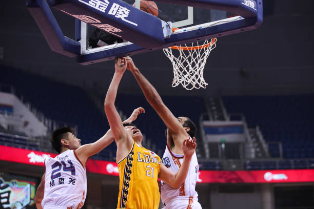 籃球戰(zhàn)術(shù)基礎(chǔ)：5個(gè)位置如何協(xié)同作戰(zhàn)