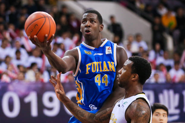 籃球防守戰(zhàn)術(shù)詳解：半場(chǎng)人盯人防守的五大關(guān)鍵要點(diǎn)