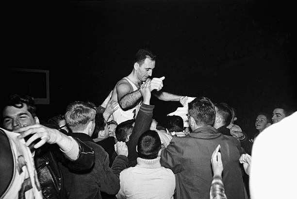 從NBA到街頭籃球：籃球板上沿高度標(biāo)準(zhǔn)對(duì)比